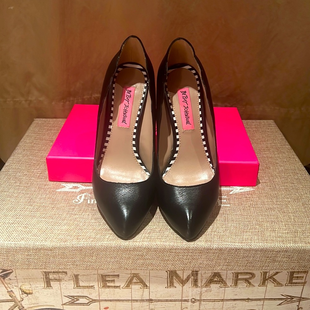 Betsy Johnson Raciee1W Black Leather Wide Width sz 6.5